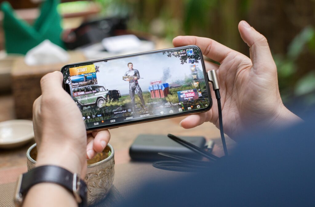 Handy Gadgets That Can Boost Your Mobile Gaming Experience